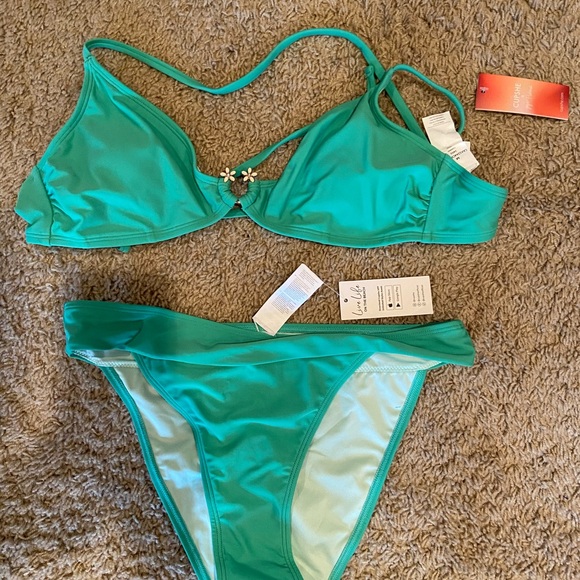 Cupshe swimsuit - Picture 5 of 7